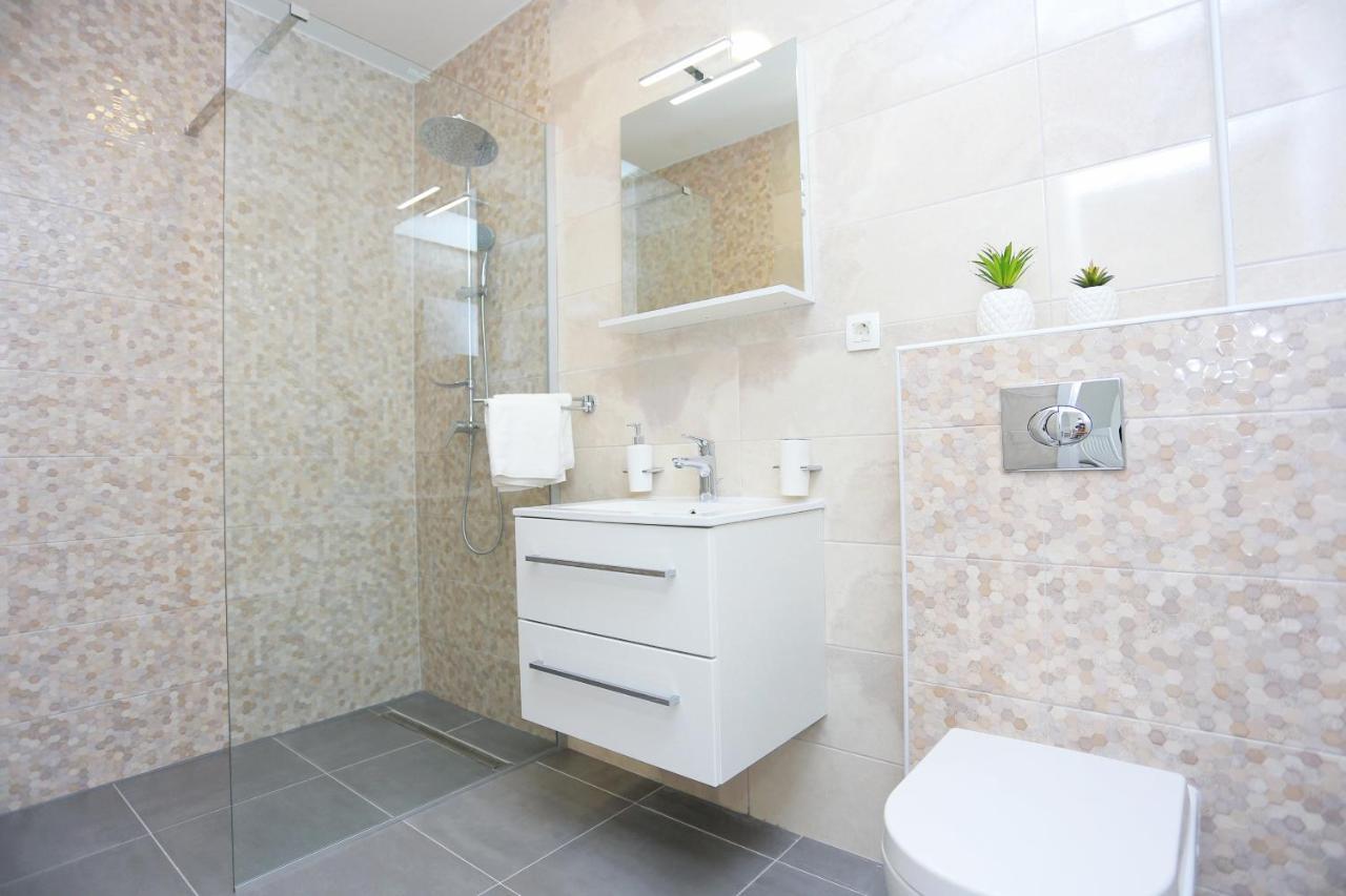 Family Friendly Apartments With A Swimming Pool Zivogosce - Porat, Makarska - 18150 Extérieur photo